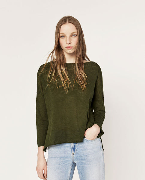 ROUND NECK SWEATER