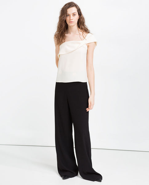 TOP WITH ASYMMETRIC NECKLINE