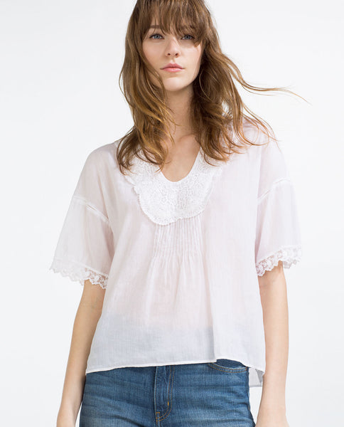 BLOUSE WITH LACE TRIM SLEEVE